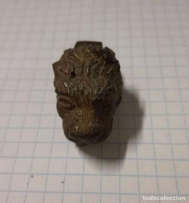 Militaria: Cabeza de le&oacute;n de pomo, de machete, espada o sable - Foto 1