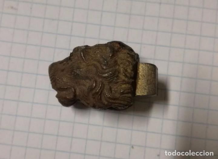Militaria: Cabeza de le&oacute;n de pomo, de machete, espada o sable - Foto 4