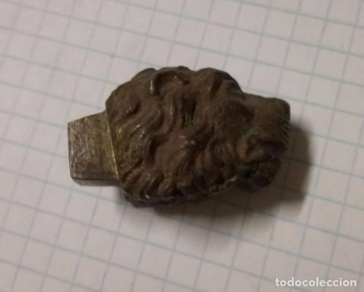 Militaria: Cabeza de le&oacute;n de pomo, de machete, espada o sable - Foto 6
