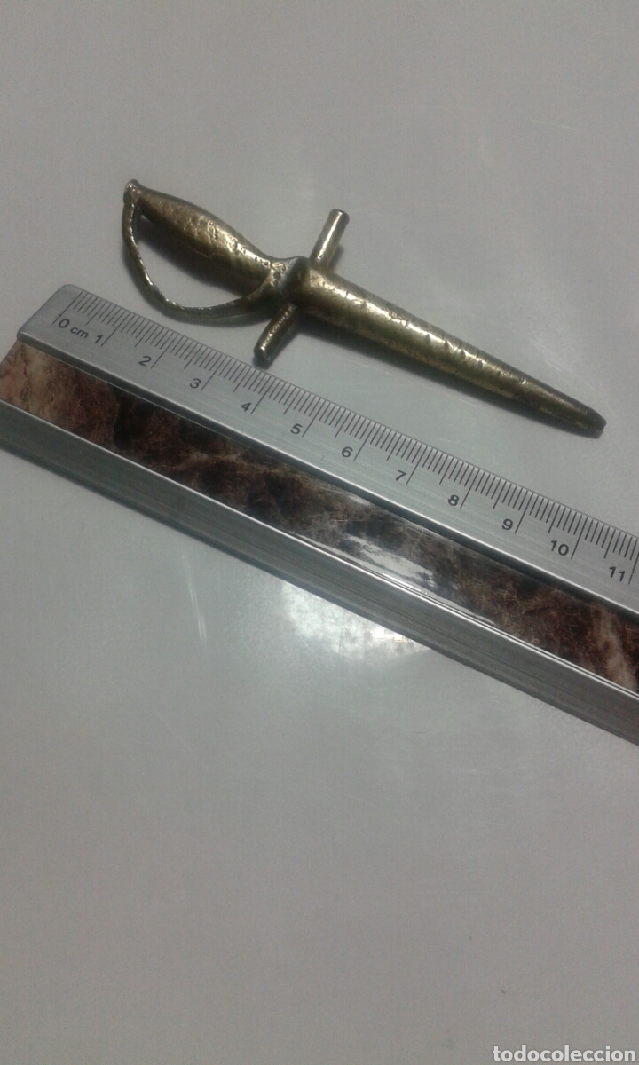 Militaria: Espada taurina en bronce. - Foto 1