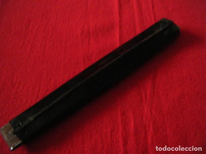 Militaria: PIEZA INTERMEDIA DE CHAROL DE VAINA DE BAYONETA MAUSER - Foto 2