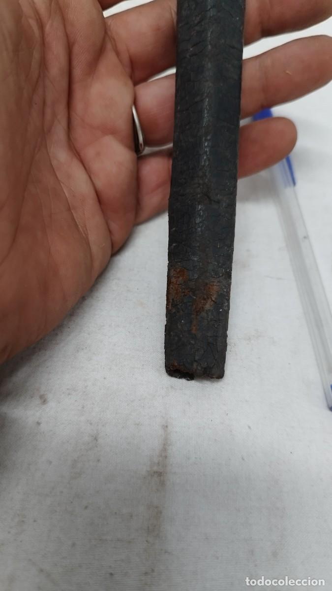 Militaria: Antigua funda de cuero de cuchillo,hoja triangular - Foto 2