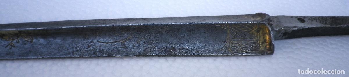 Militaria: Hoja de espada, secci&oacute;n triangular, con decorados - Foto 5
