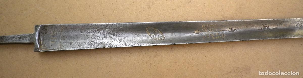 Militaria: Hoja de espada, secci&oacute;n triangular, con decorados - Foto 8