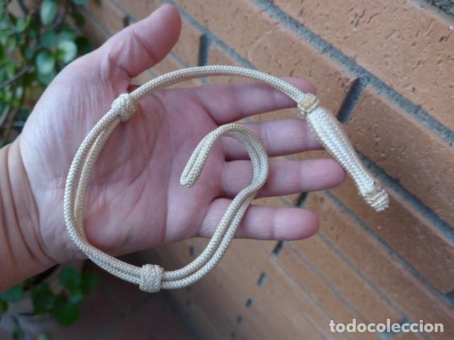 Militaria: ANTIGUO FIADOR DE ESPADA SABLE BLANCO ORIGINAL - Foto 2