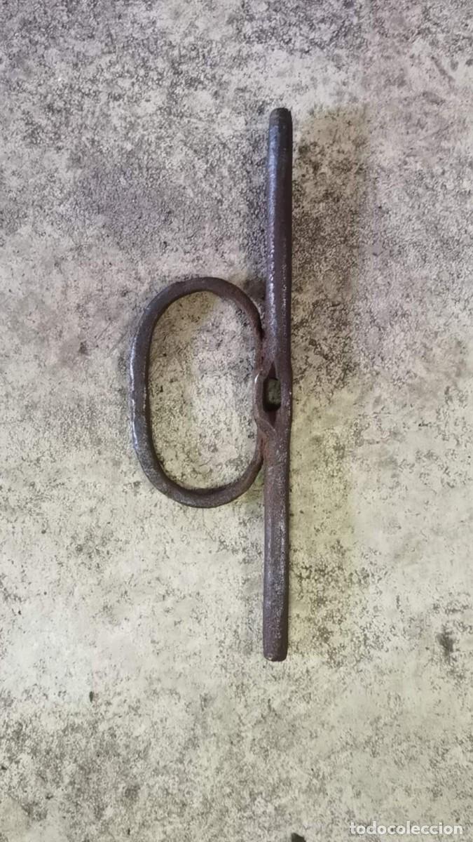 Militaria: Guarda espada - mano y media - mandoble (2) - Foto 1