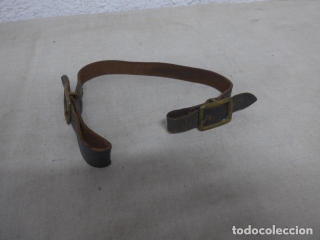 Militaria: Antiguo portasable o porta espada de cuero negro, guerra civil y posguerra, original