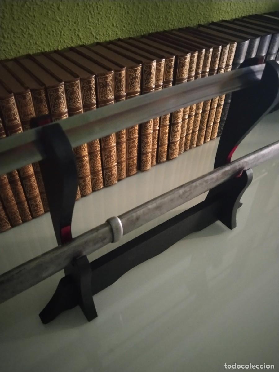 Militaria: Espada soporte nuevo.