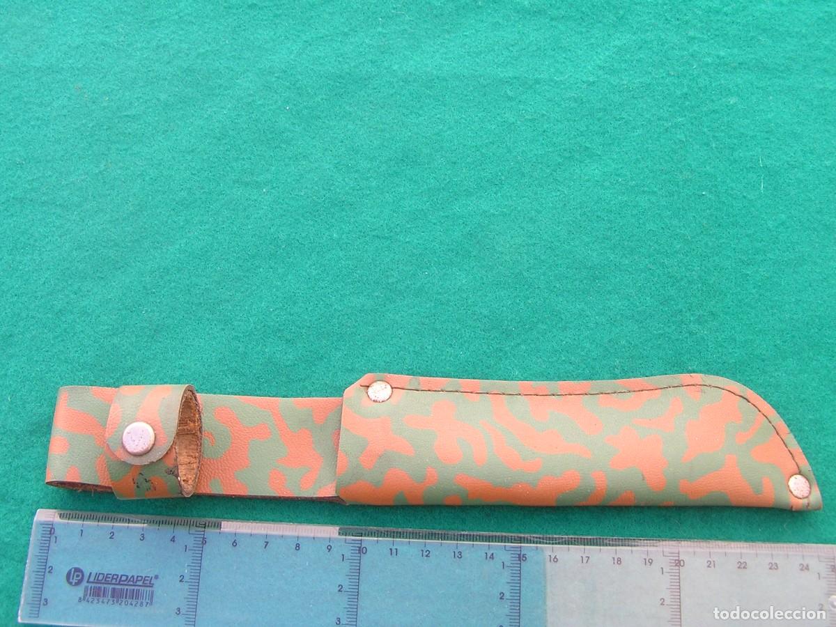 Militaria: Antigua funda de machete o cuchillo estampada en camuflaje. Material sint&eacute;tico. &iquest;A&ntilde;os 70-80?
