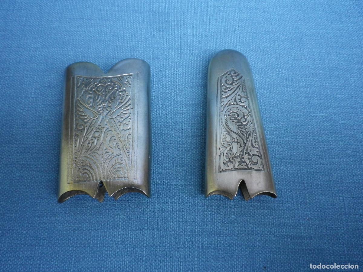 Militaria: Brocal y contera para espada, en lat&oacute;n, decorados.
