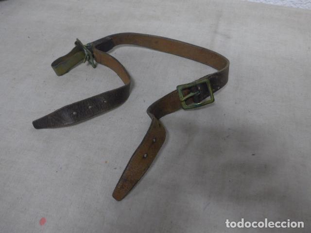 Militaria: Antiguo portasable o porta espada de cuero negro, guerra civil y posguerra, original