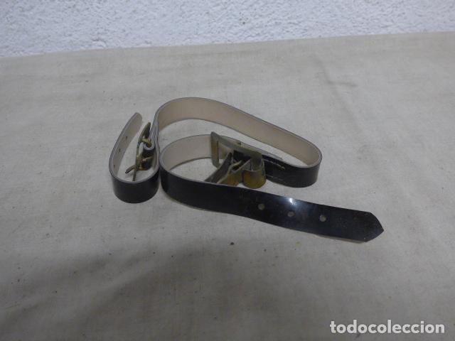 Militaria: Antiguo portasable o porta espada de plastico negro, original