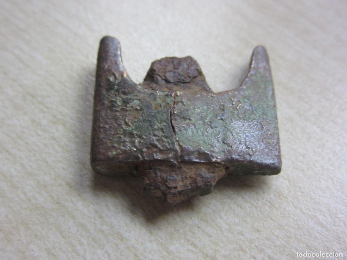 Militaria: Separador de hoja y empu&ntilde;adura Bronce . Medieval Anchura 2,1 cm