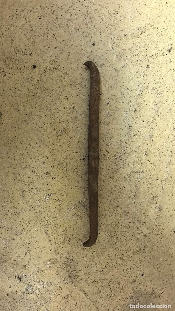 Militaria: guarda espada antigua - Foto 2