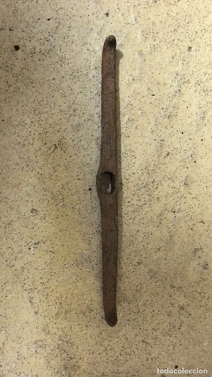 Militaria: guarda espada antigua - Foto 3