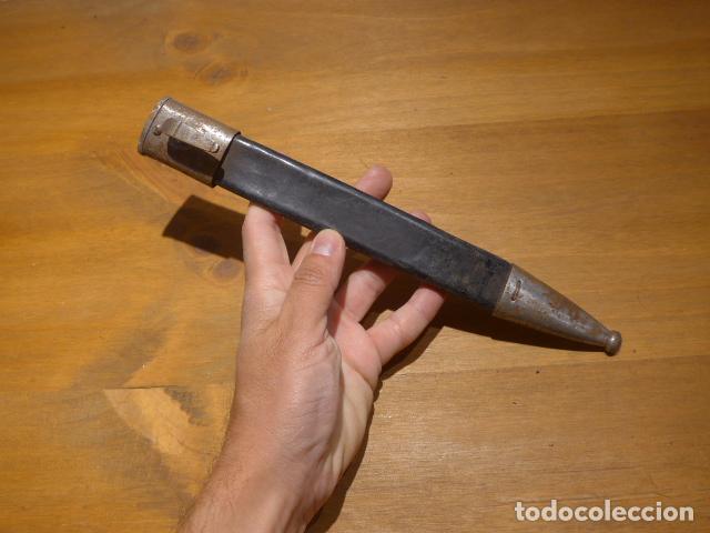 Militaria: Antigua funda de bayoneta de cuero forrado de plastico, seguramente Guardia de Franco o aviacion