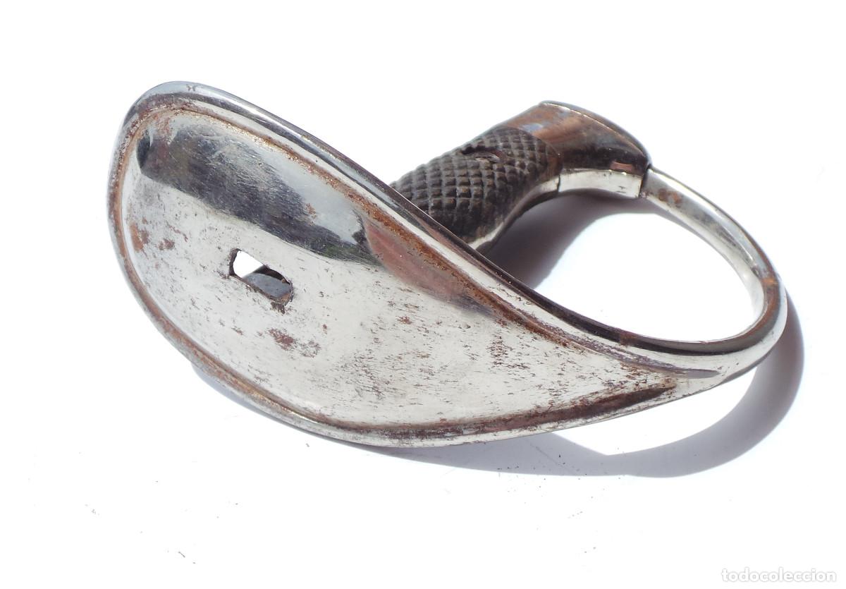 Militaria: CAZOLETA O GUARDA Y EMPU&Ntilde;ADURA SABLE PUERTO SEGURO.