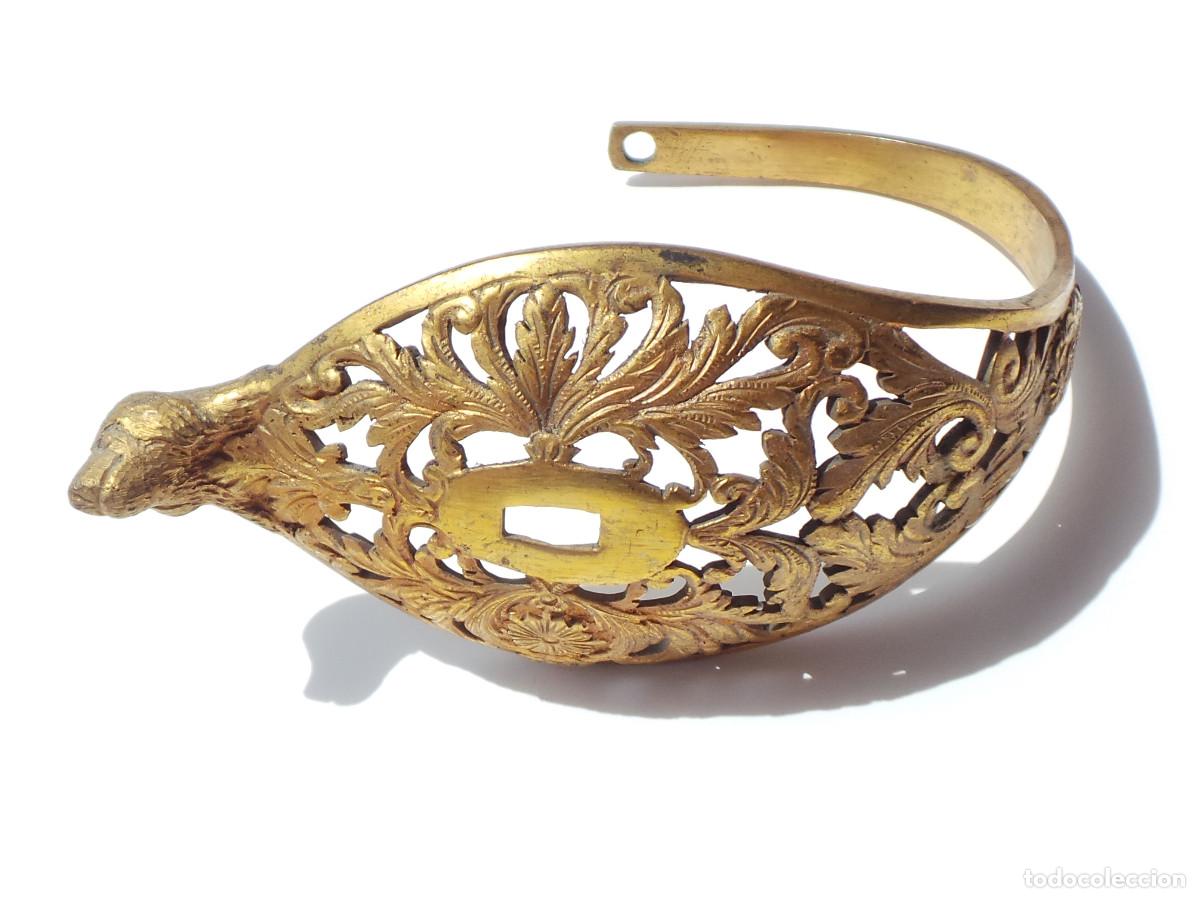 Militaria: CAZOLETA O GUARDA Y EMPU&Ntilde;ADURA SABLE, INTENDENCIA. REP&Uacute;BLICA.