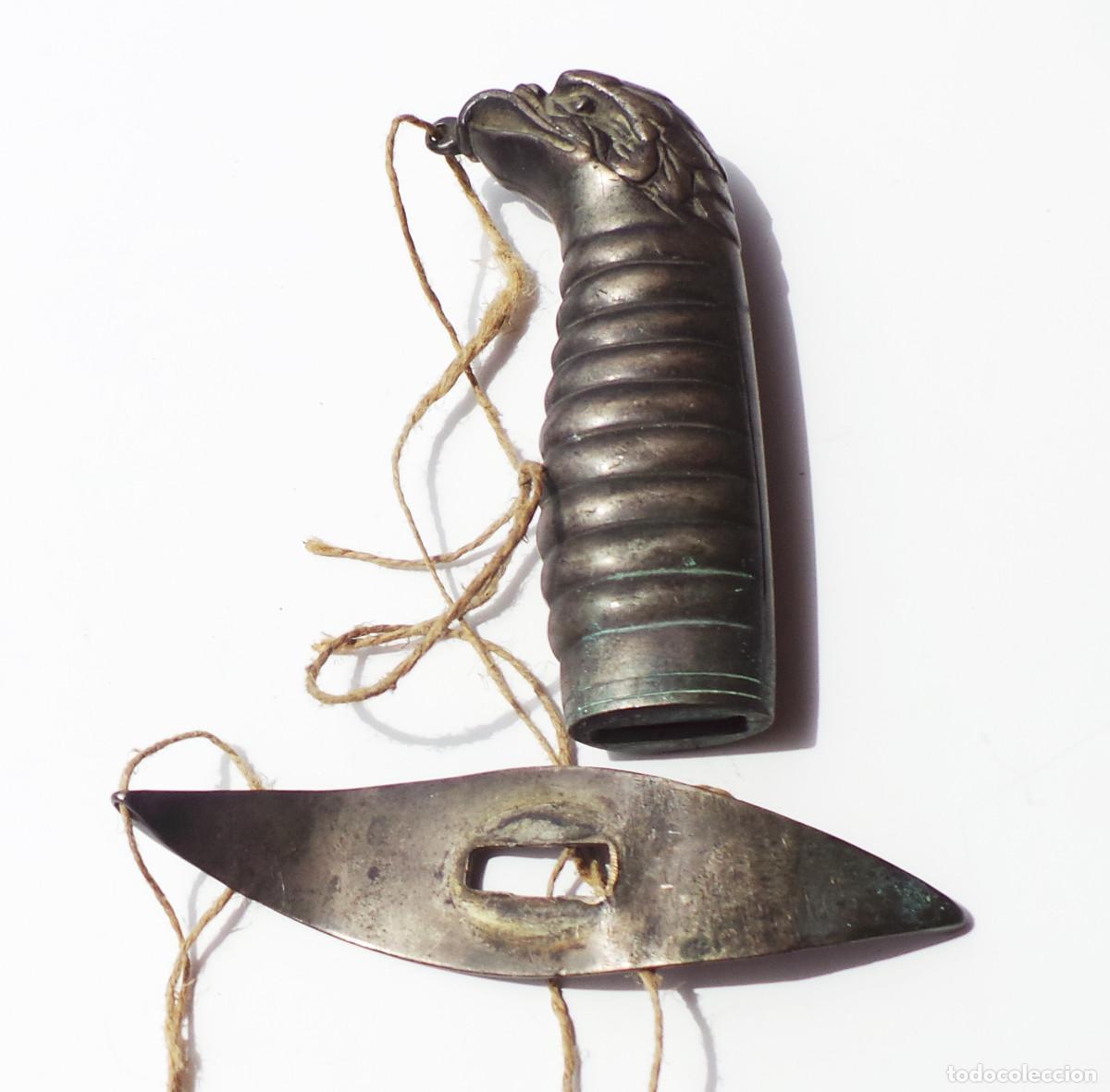 Militaria: EMPU&Ntilde;ADURA PARA ESPADA CON CABEZA DE &Aacute;GUILA.
