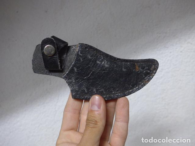 Militaria: Antigua peque&ntilde;a funda de cuchillo