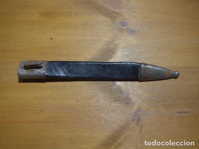 Militaria: Antigua funda de bayoneta de cuero forrado de plastico, seguramente guardia Franco o aviacion