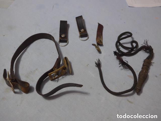 Militaria: Antiguo lote de fiador y portasables de cuero, originales. Alfonso XIII, guerra civil y a&ntilde;os 40s