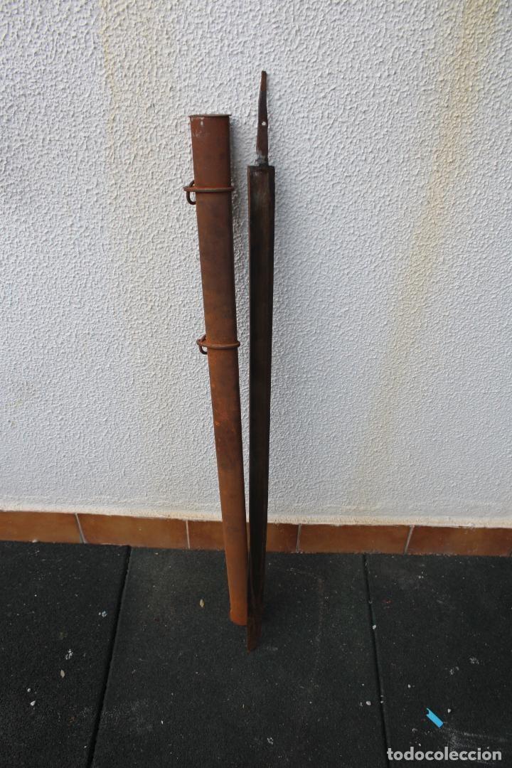 Militaria: vaina y hoja de una espada de 1796 de la caballer&iacute;a pesada