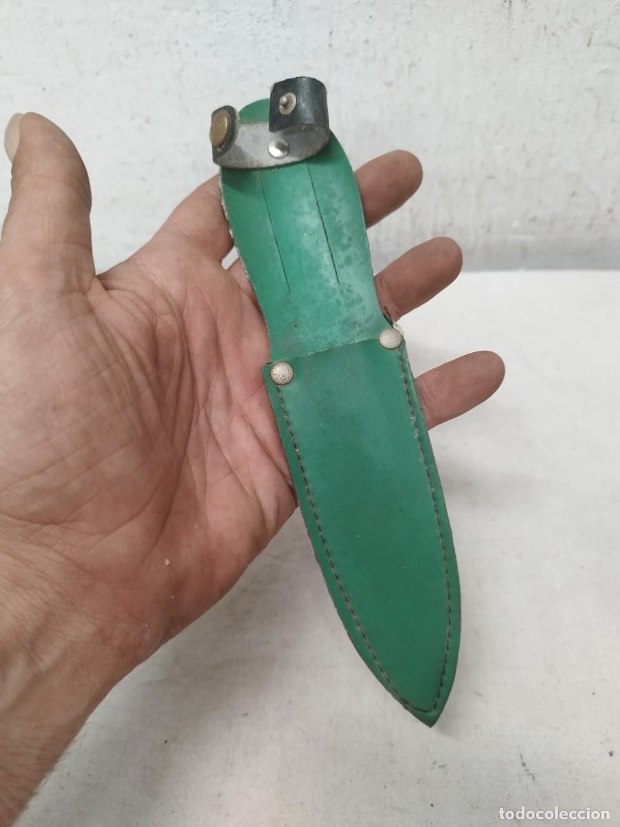 Militaria: Antigua funda de cuchillo o machete. De color verde. De mediados siglo XX.