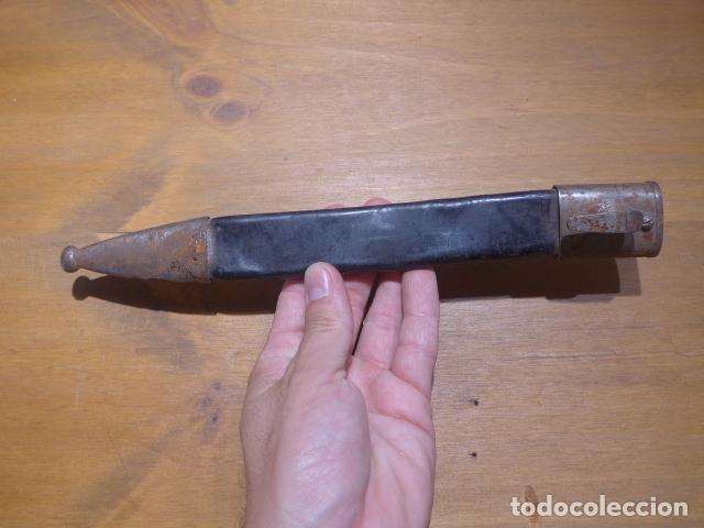 Militaria: Antigua funda de bayoneta de cuero forrado de plastico, seguramente Guardia de Franco o aviacion