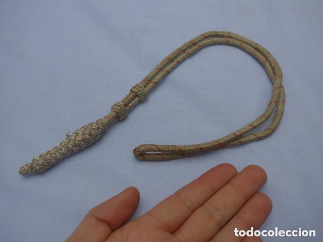Militaria: Antiguo fiador de la cruz roja para sable o espada, original.