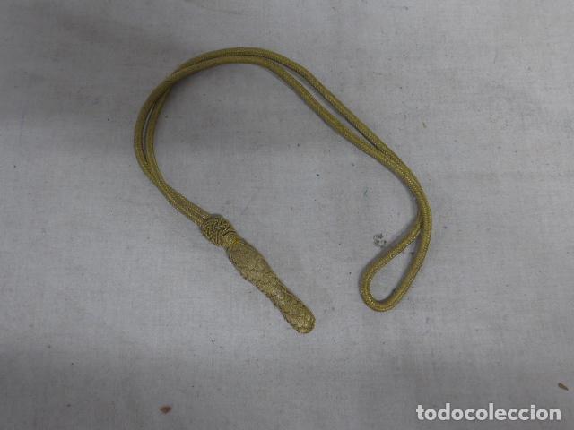 Militaria: Antiguo fiador dorado para espada o sable, original.