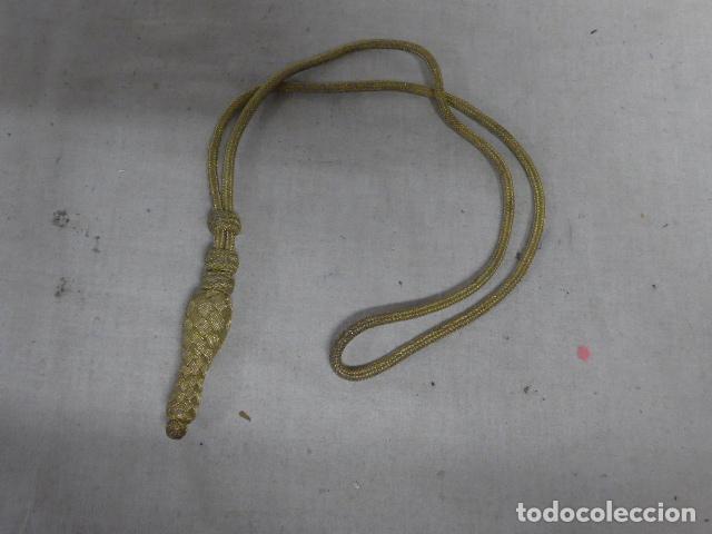 Militaria: Antiguo fiador dorado para espada o sable, original.