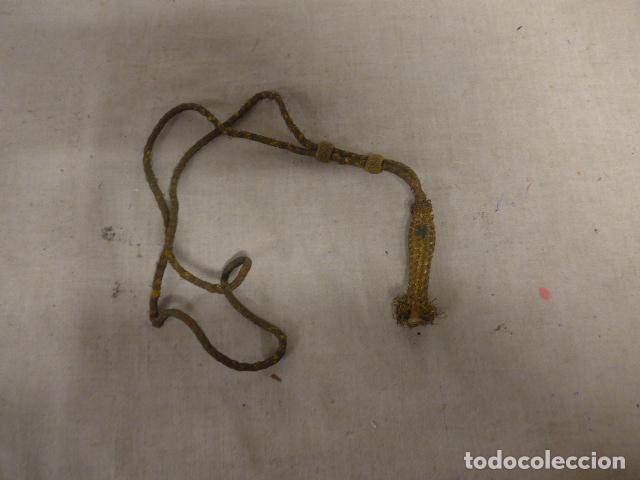 Militaria: Antiguo fiador dorado para espada o sable, a restaurar, original.