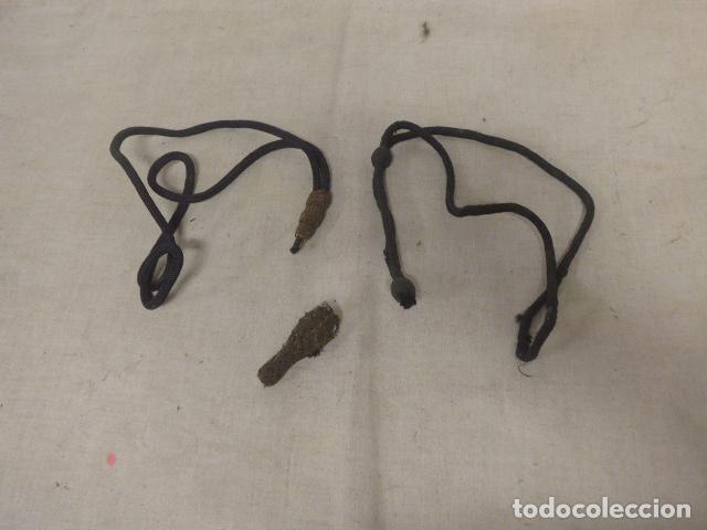 Militaria: Antiguos 2 fiador para espada o sable, a restaurar, original.