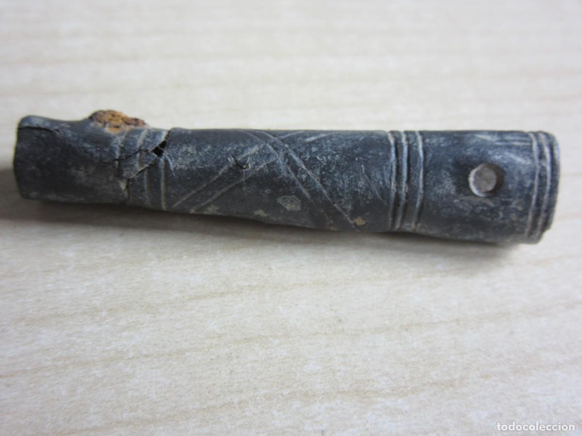 Militaria: Mango de bronce decorado Probable &eacute;poca Longitud 5 cm