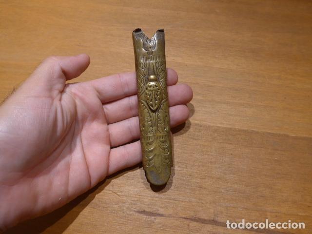 Militaria: Antiguo brocal original de funda de espada espa&ntilde;ola.