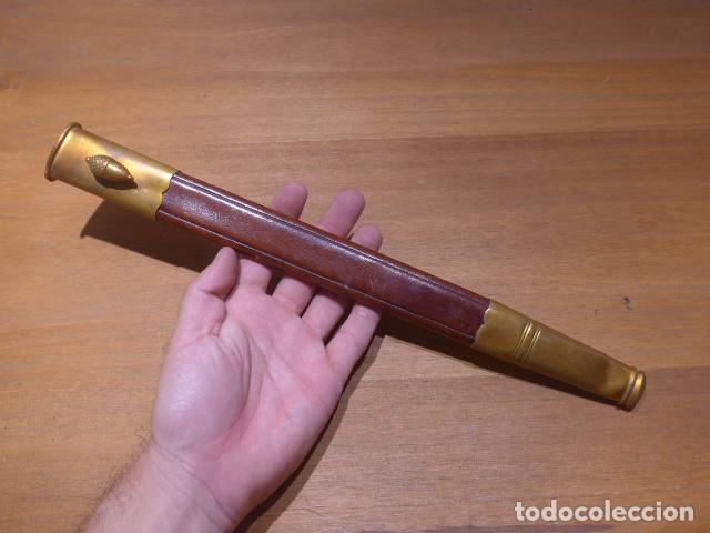 Militaria: Antigua funda de cuchillo del s.XIX de calidad, con su brocal y contera.