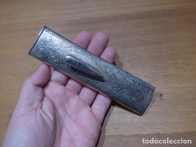 Militaria: Antiguo brocal trabajado de funda de espada espa&ntilde;ola.