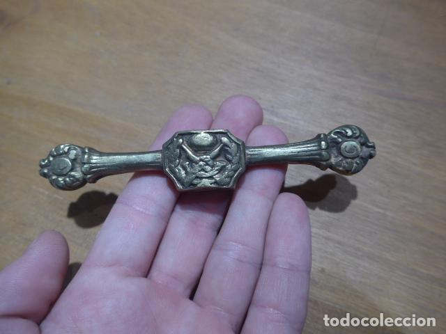 Militaria: Antigua cruceta de empu&ntilde;adura de espada espa&ntilde;ola de infanteria, original, espadin.
