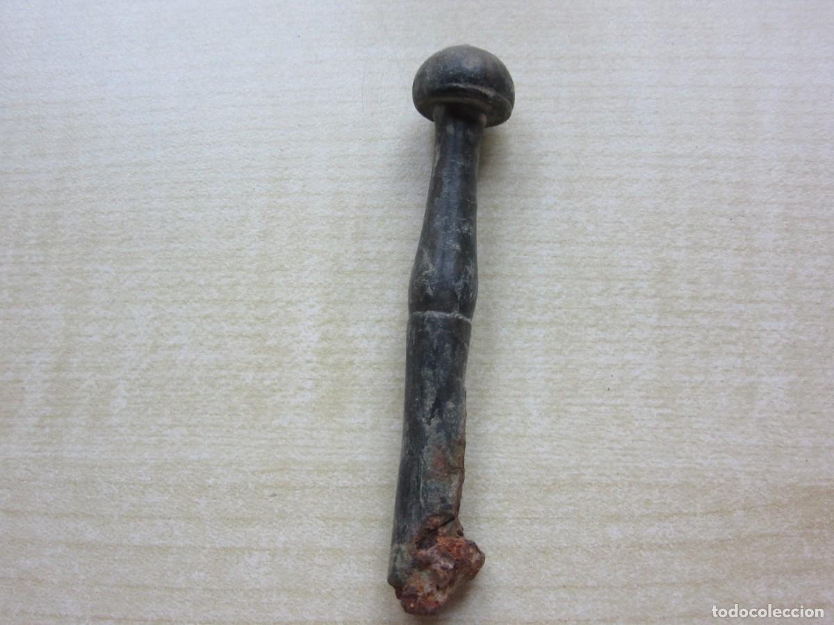 Militaria: Mango completo de bronce Posible medieval o anterior Longitud 8 cm