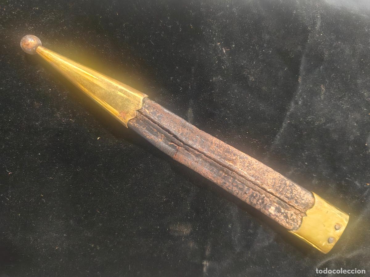 Militaria: Vaina. Antigua funda de pu&ntilde;al - Foto 2