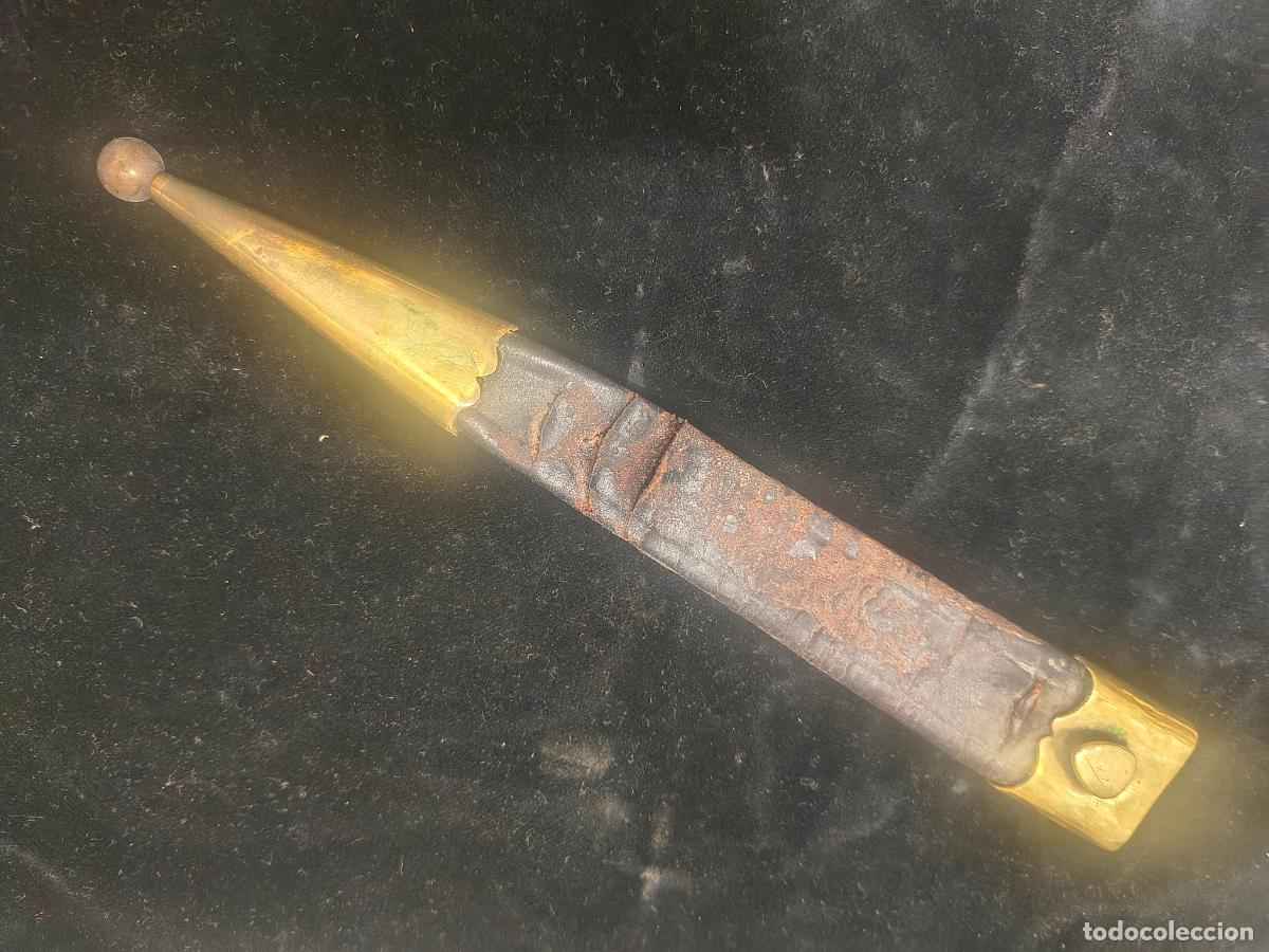 Militaria: Vaina. Antigua funda de pu&ntilde;al - Foto 3