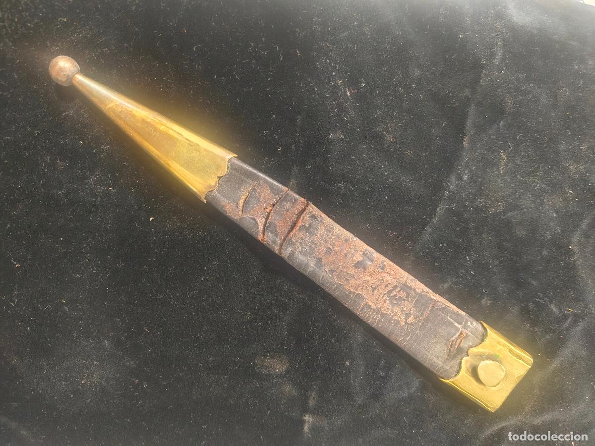 Militaria: Antigua funda de pu&ntilde;al