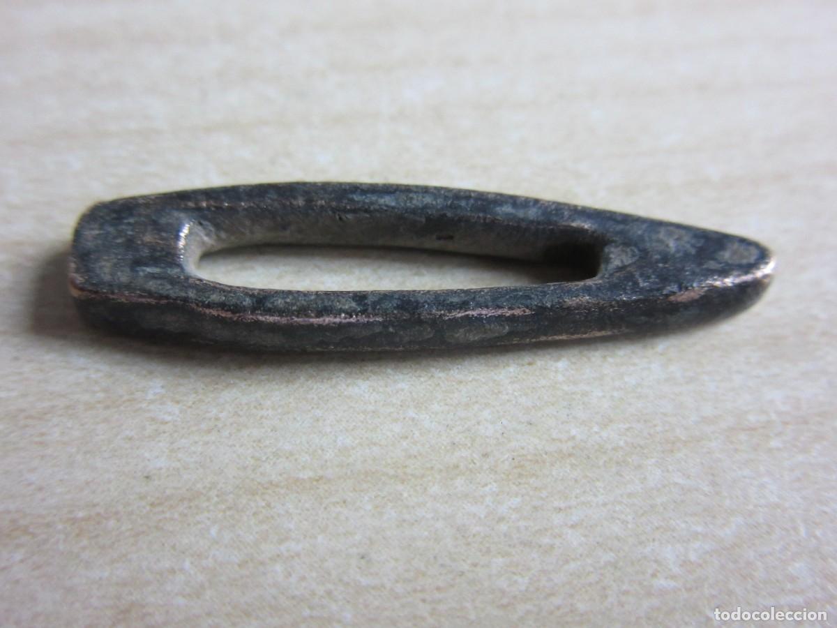 Militaria: Separador de hoja y empu&ntilde;adura Bronce . Medieval Anchura 2,9 cm