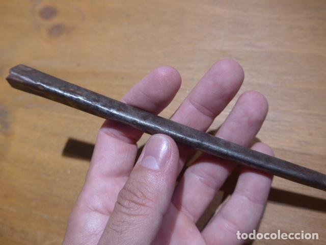 Militaria: Antigua gran contera de funda de espada espa&ntilde;ola o espadin, forma triangular - Foto 3