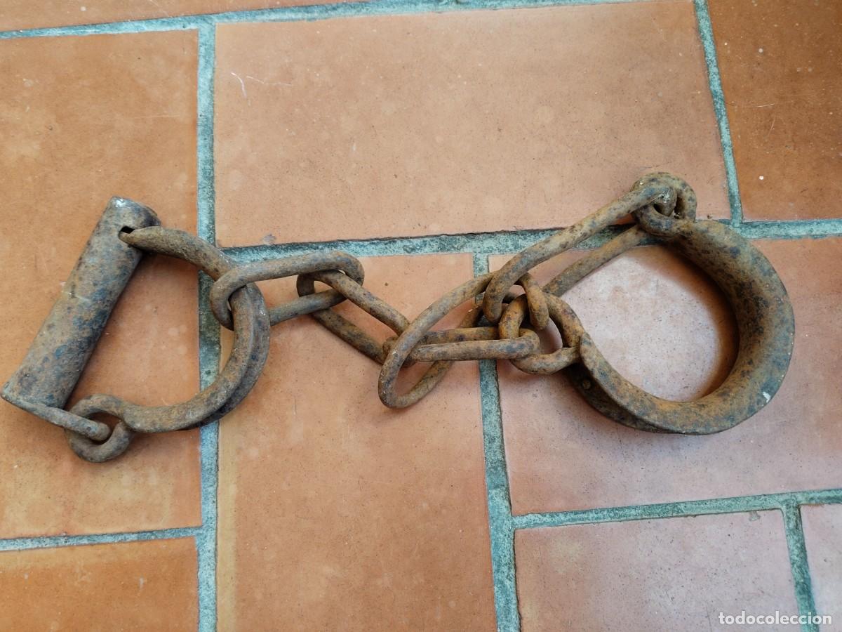 Militaria: Antiguos Grilletes. Ver descripci&oacute;n .