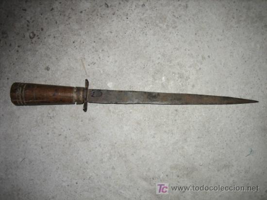 Militaria: Cuchillo antiguo hoja triangular aplanada, 33 cmts. long. total - Foto 1