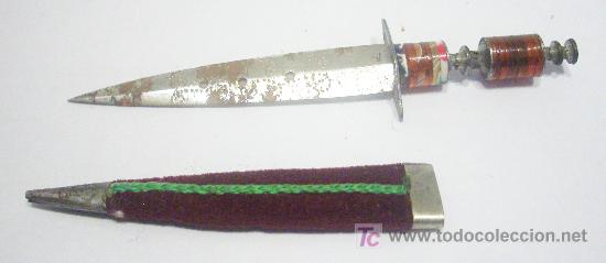 Militaria: Peque&ntilde;o pu&ntilde;al con funda. - Foto 2