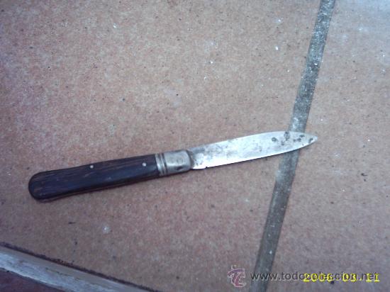 Militaria: antigua navaja con mango de casta&ntilde;o - Foto 1