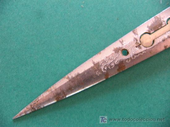 Militaria: ANTIGUO CUCHILLO DAGA CON FUNDA - Foto 4